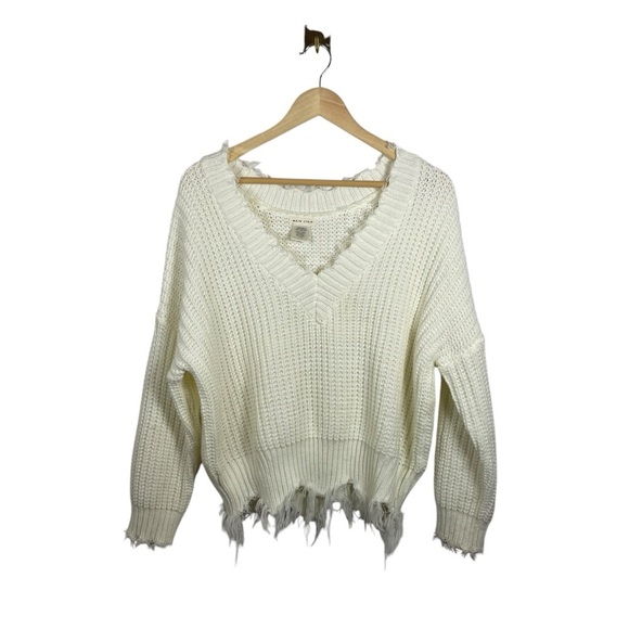 Main Strip Women’s V-Neck Frayed Cropped Sweater in Ivory Size S - Picture 3 of 9